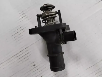 Original Volkswagen, Audi Kühlmittelflansch, Thermostat Nr: 06A121114