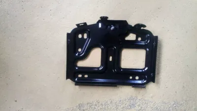 Saab 900, 9-3 Batteriehalter. Teil Nr:4335527 Jahr:1994-2003