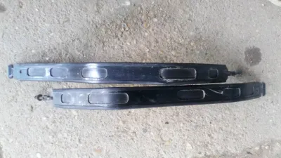 Saab 9-3 Kraftstofftankhalter 2Stück Teile-Nr.: 4235040 Jahr 1994-03