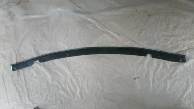 Saab 900 II Motorhaubenrahmenhalter vorne Teilenummer:4697546 Jahr:1994-98