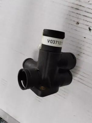 ORIGINAL VW KONZERNTEILE, Kühlmittelflansch Nr: 037121132A