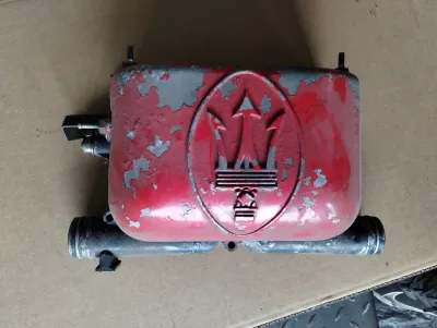Original Maserati Biturbo Vergaserdeckel. Teilenummer 312220005. 