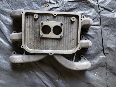 Original Maserati Biturbo Ansaugkrümmer. Teilenummer 312020008.