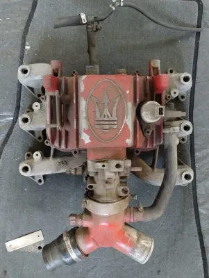 Original Maserati Biturbo Drosselklappengehäusedeckel, Ansaugkrümmer, Drosselklappengehäuse. Teilenummer 312020027, 312220368.