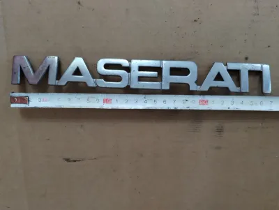 Original Maserati Schriftzug.
