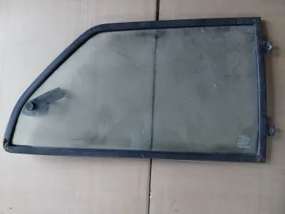 Original Maserati Biturbo Seitenscheibe hinten rechts mit Rahmen.