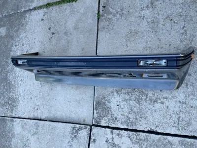 Original Maserati Biturbo Frontstoßstange. Teilenummer 316320100. Grau.