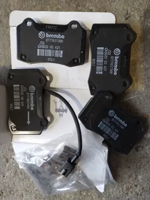 Genuine Maserati Ghibli Quattroporte rear brake pads.